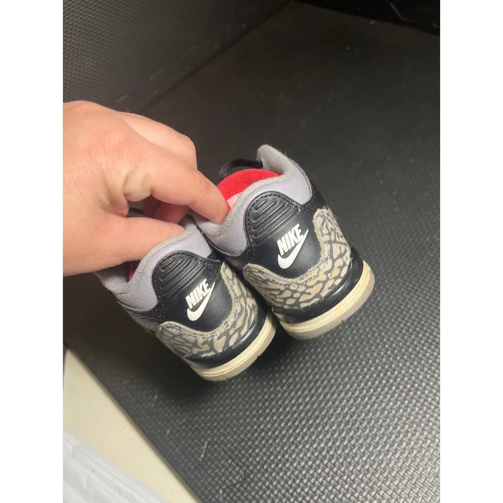 Jordan 3 Retro BT 832033 021 Black/Fire Red-Cement‎ Gray Size 6C